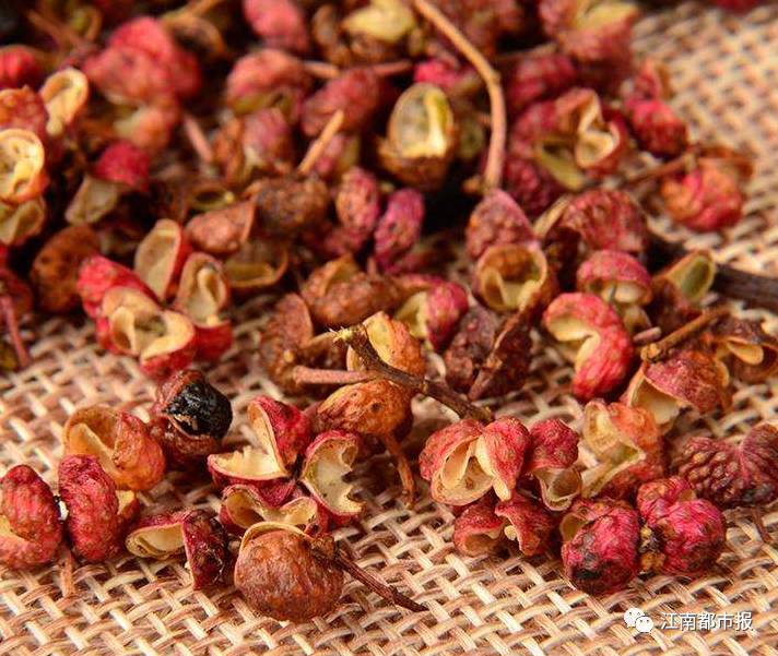 用它泡脚,80岁依然满头黑发,还能抗衰老!家家都