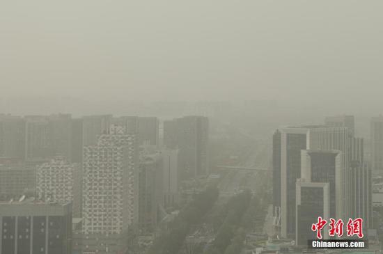 资料图:空气污染。中新社记者 崔楠 摄