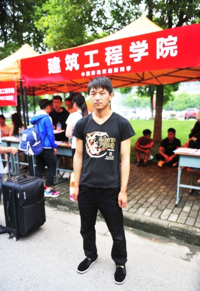 身揣500块 换乘6种交通工具 甘肃男孩千里独行