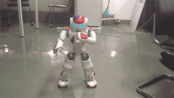 老师好②|上海交大曹其新:学一学期，能让机器人跳舞、泡茶|机器人|上海交通大学|编程_新浪新闻