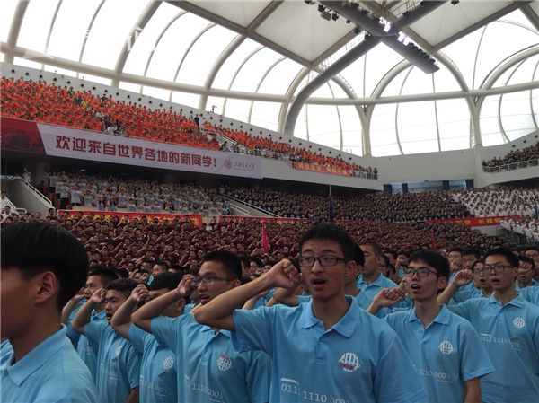 正逢教师节 上海交通大学2017级新生开学典礼