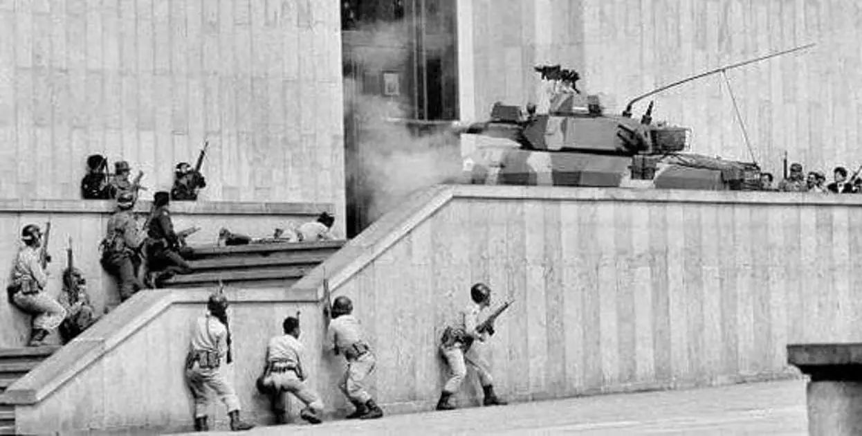 ▲资料图片：哥伦比亚政府军正在与埃斯科瓦尔资助的左翼游击队交火。