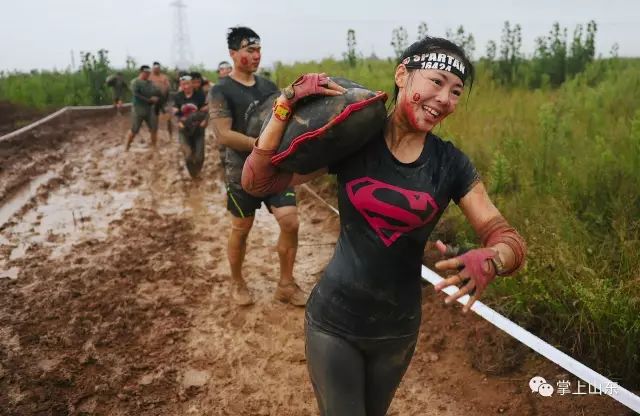 斯巴达勇士赛到山东!4000人挑战人类运动极限