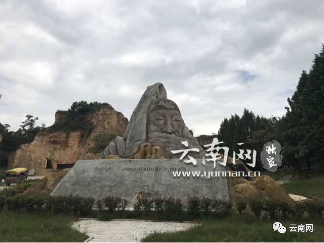 曲靖外来人口_曲靖南城门图片(2)