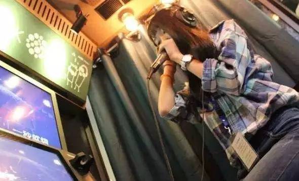 老年人在KTV包场唱歌视频火了!据说这情况不