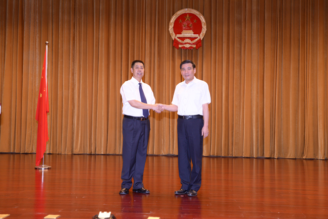 工业和信息化部举行2017年宪法宣誓仪式|苗圩