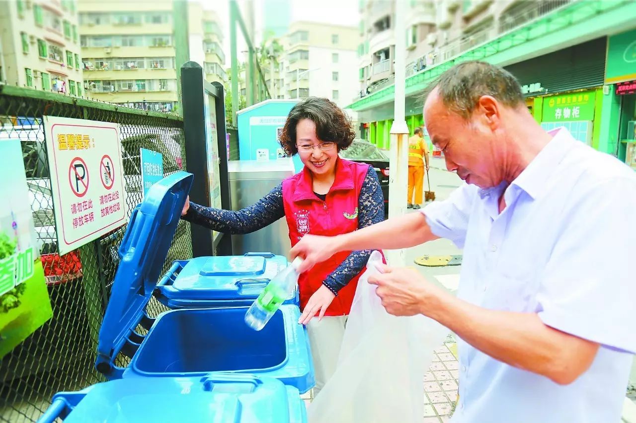 还搞不懂怎么垃圾分类?五星级义工上门来手把