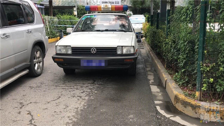 西安运政人员上班时间练车 用的还是执法车辆