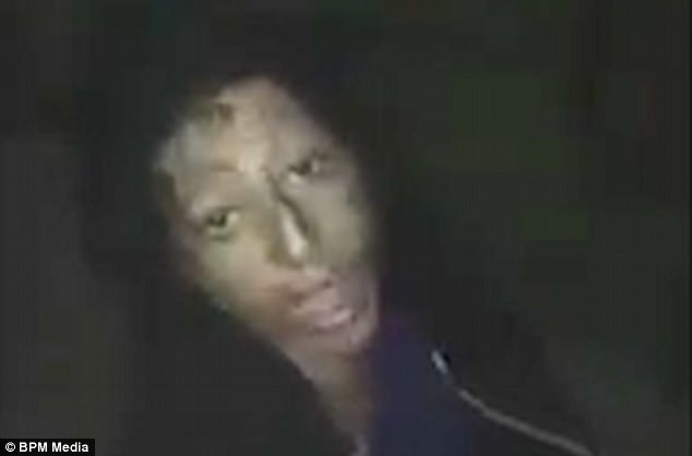 视频|吸食大麻过量?女子如尸体般躺倒在地 吓傻