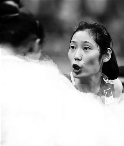 以不败战绩捧大冠军杯 中国女排比里约夺冠时