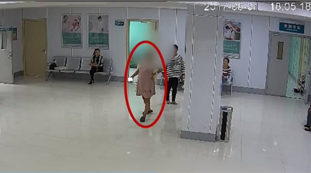 最新!陕西产妇坠楼事件涉事医院2人被停职|孕