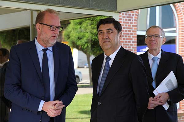 努尔·白克力赴丹麦访问