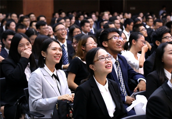 汇丰商学院2017年全日制研究生开学典礼举行