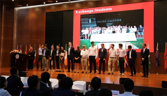 汇丰商学院2017年全日制研究生开学典礼举行