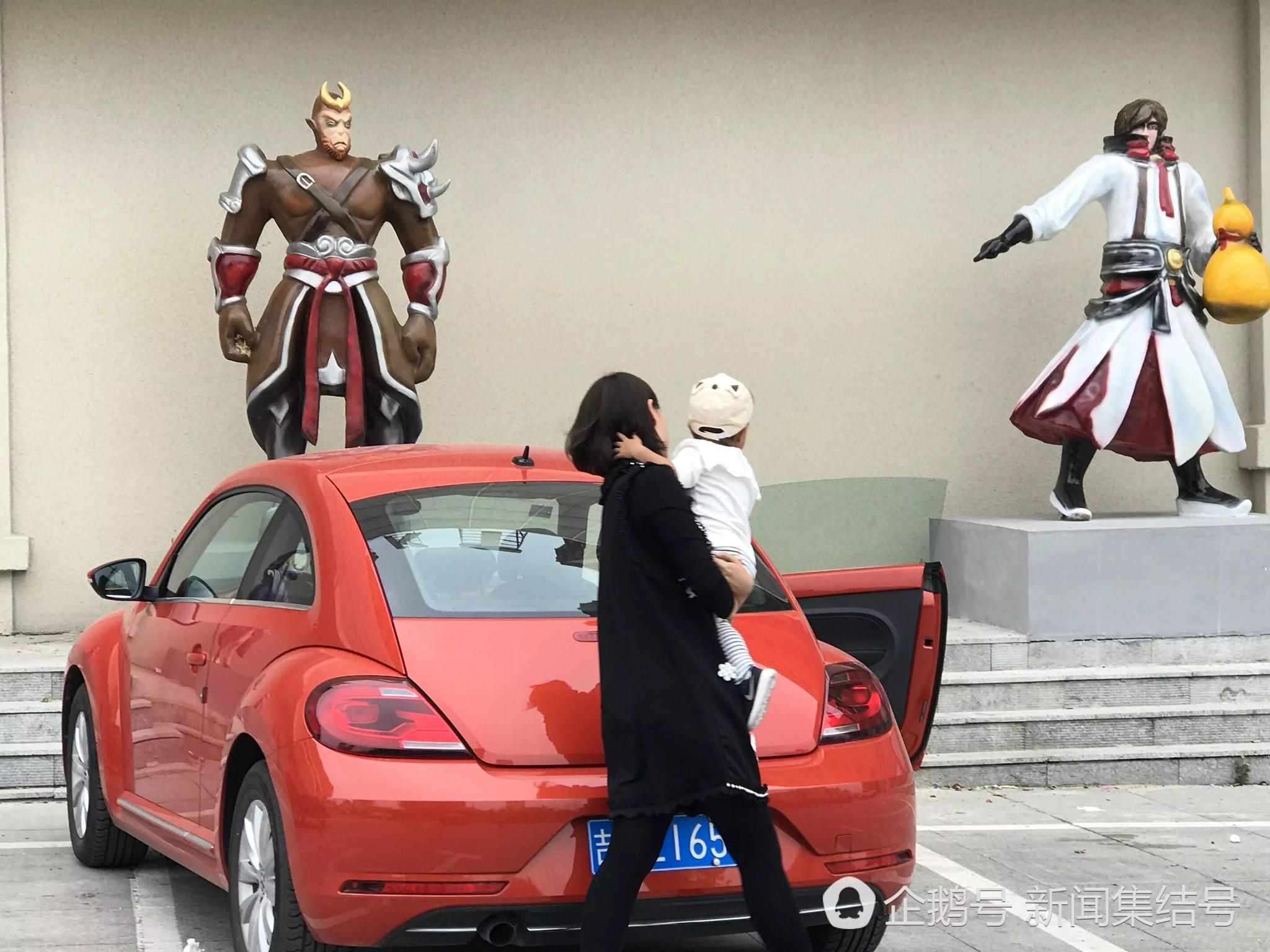 农安街头现王者荣耀雕塑,李白、孙悟空、王昭