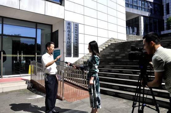 长寿:调解能手接受重庆电视台专题采访