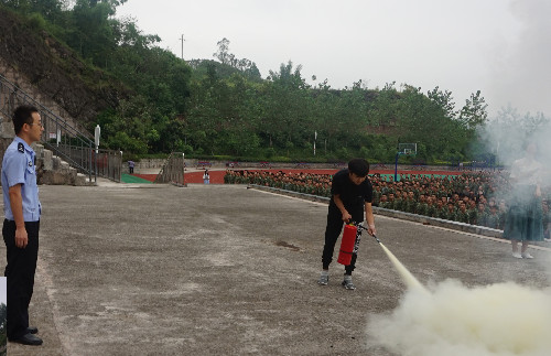 北碚区公安分局童家溪派出所开展校园应急疏散