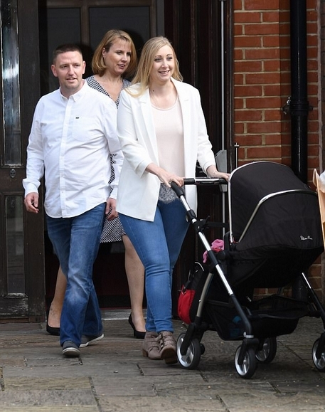 英夫妇为女儿治病生活窘迫意外中彩票大奖解困