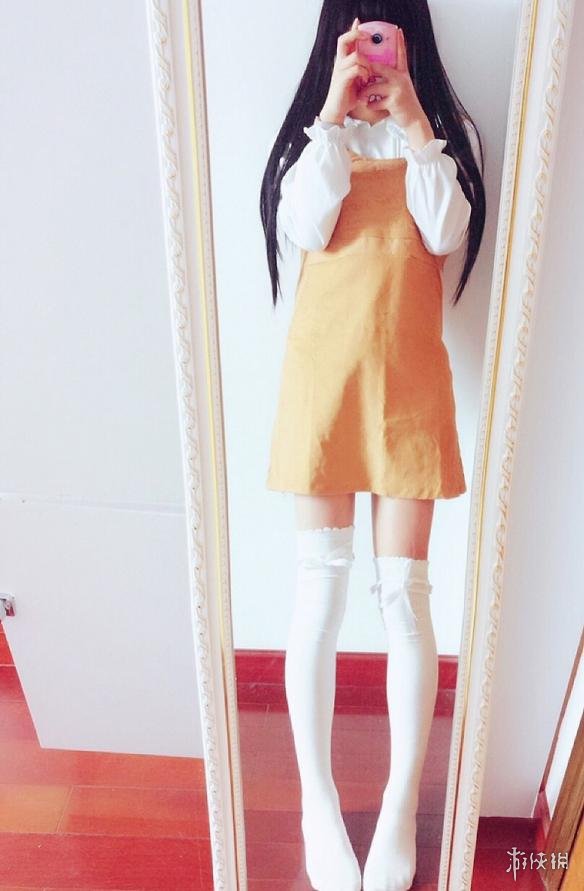 每日福利送不停 萝莉的甜美自拍也要露一下黑丝美腿