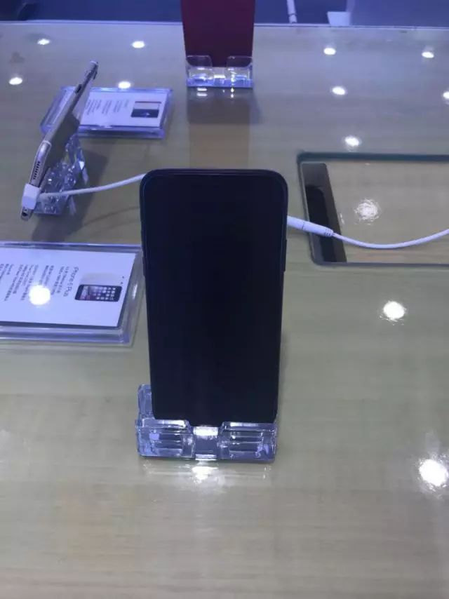 离苹果发布会还有1天,我们先去华强北看了看i