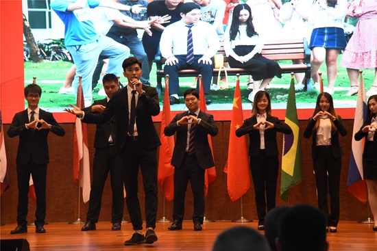 汇丰商学院2017年全日制研究生开学典礼举行