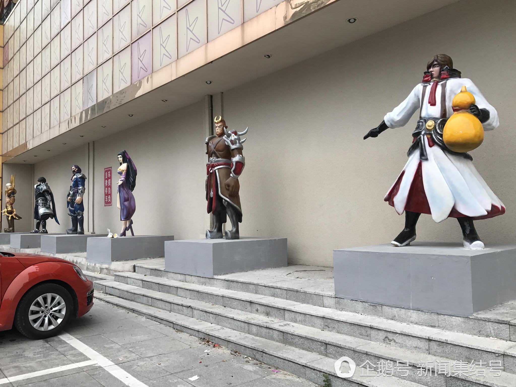 农安街头现王者荣耀雕塑，李白、孙悟空、王昭君……咔咔站一排!|王者荣耀|雕塑|人物_新浪新闻