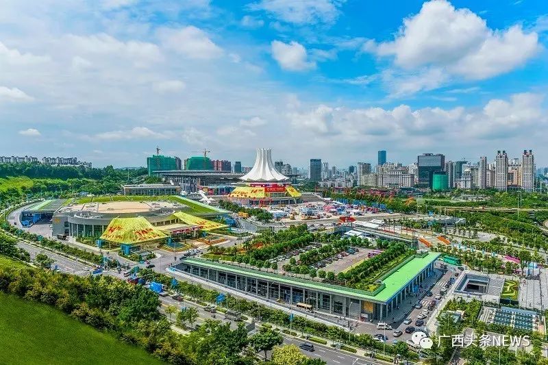 东博会开幕第一天,这里就挤满了人!怎么玩?