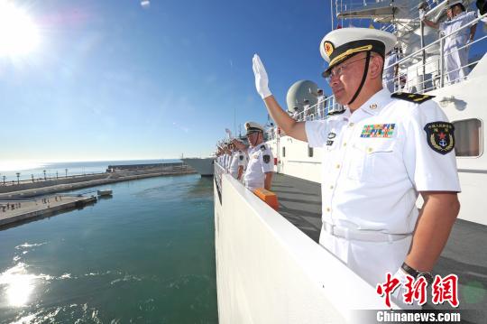 中国海军和平方舟医院船离开西班牙前往塞拉利