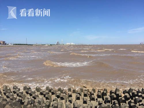 台风 泰利 逼近浙江沿海 金山风大浪急感受明显