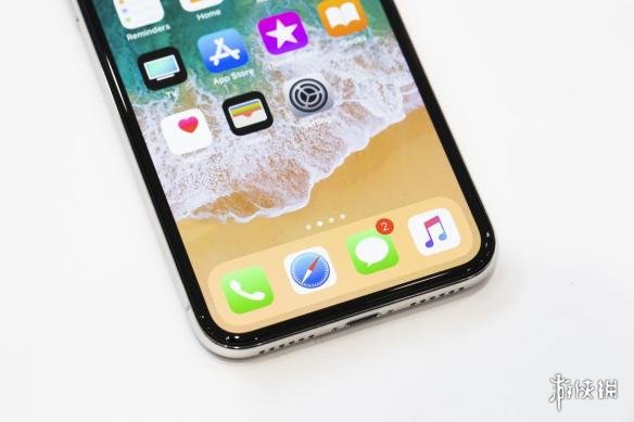 iPhone X真机上手实拍视频!玻璃面板全面屏顶