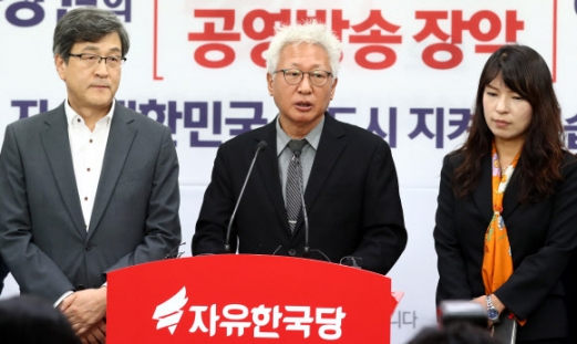 1505268458575112.jpg 自由韩国党13日上午宣布规劝朴槿惠“自行退党”