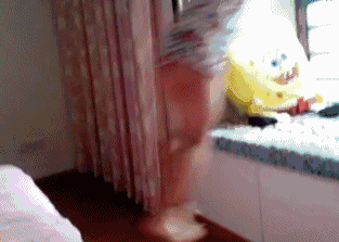 前几天新来个妹子,32°不让开空调,开就喊冷,开窗开门也不行,说自己