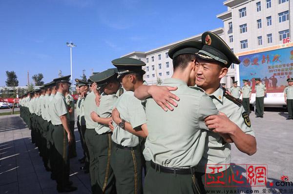 新疆克拉玛依公安消防支队举行退伍士兵向消防