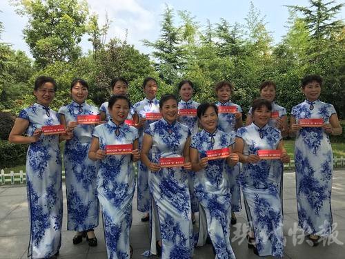 不要漂亮裙子不要新书包!这位六年级女孩的 星