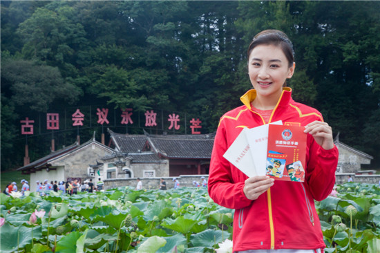 奥运冠军何雯娜参与龙岩消防公益行动|何雯娜