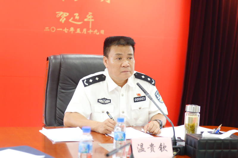 厅指挥中心,厅警卫局分别传达了安保总体方案和警卫工作方案,厅属相关