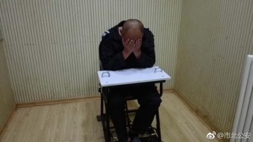 打人男子。图片来源:青岛市公安局市北分局官方微博