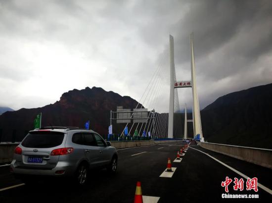 西北最大跨径黄河斜拉桥青海海黄大桥建成通车