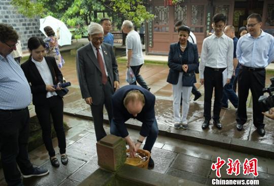 邓文中等4名院士成为眉山城市发展顾问(组图)