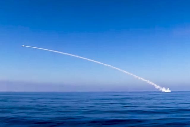 俄军7枚潜射导弹击中叙利亚境内伊斯兰国设施