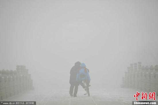 资料图:往年河北雾霾天气。贺志泉 摄 图片来源:CFP视觉中国
