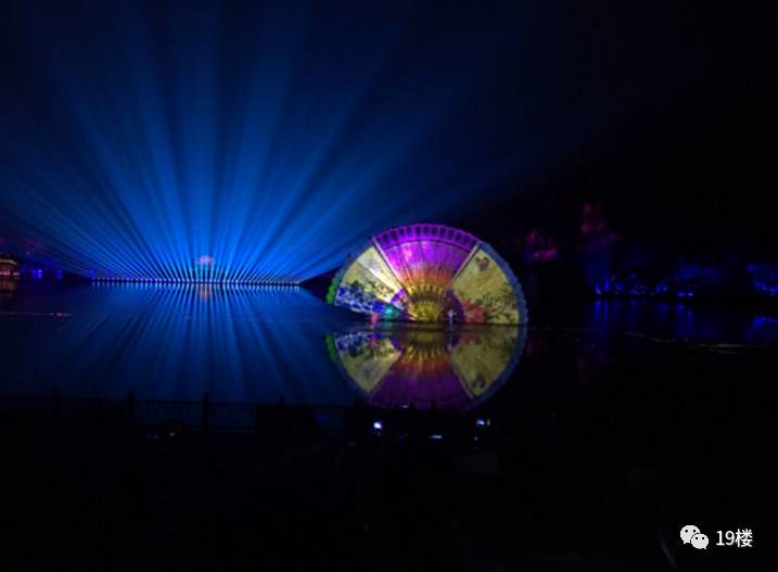 为了不相识男孩,手臂被捅成蚂蜂窝…这位美女