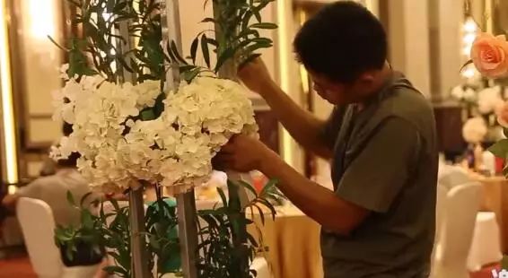 17个退伍军人开鲜花店，画面是这样的（视频）