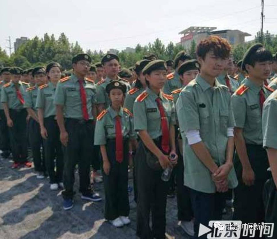 对话 | 女孩读私塾10岁考上大专 父亲:吃零食是