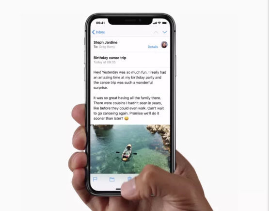外媒:苹果iPhone X屏幕缺口是一个奇怪的设计