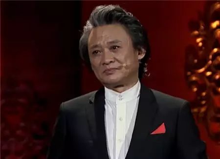 徐峰老师在讲述李真的故事时,几度哽咽
