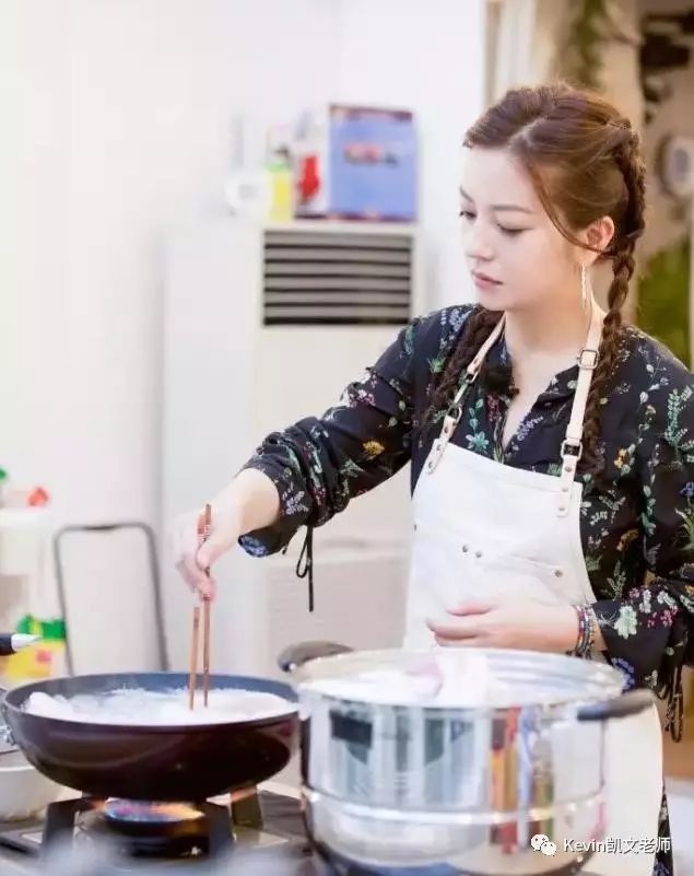 Kevin:《中餐厅》她们的发型比美食更好看!|周