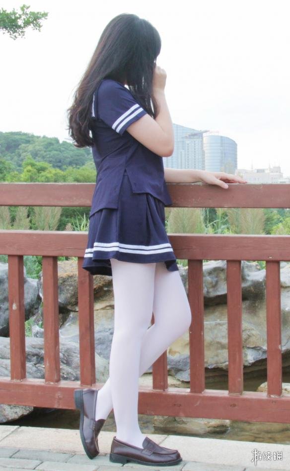 每日福利送不停周五白丝美腿的软妹等你看个大满贯