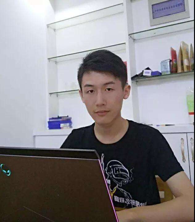 这个男孩初中就月入过万!赚了一套房,还给父亲