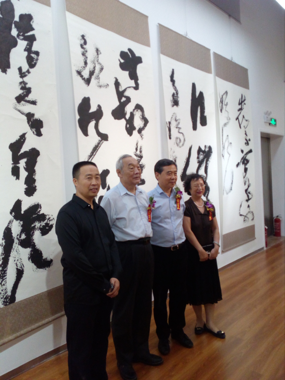 庆祝祖国华诞喜迎党的十九大军旅书法家刘超书法展昨日在京举行